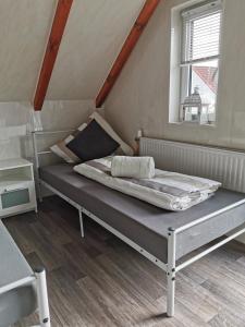 a bedroom with a bed and a window at Apartments Margaretenhof in Wilhelmshaven
