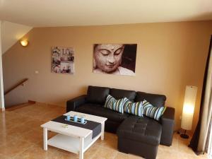 Posezení v ubytování Villa Roque del Conde with fantastic sea view, terrace, pool, Wifi, SAT-TV, garage