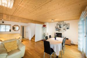 a living room with a table and a couch at Bellavista in Brienz