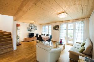 a living room with a couch and a table at Bellavista in Brienz