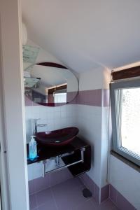 Um banheiro em Axia Terme B&B, 4 min dal Centro Storico - PARK privato