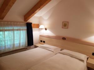 מיטה או מיטות בחדר ב-Hotel Da Remo