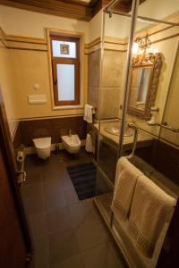 Koupelna v ubytování Brilant Antik Hotel