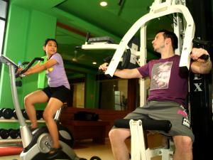 Fitness centrum a/nebo fitness zařízení v ubytování D'Bamboo Suites