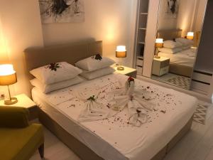 Кровать или кровати в номере Karia Plus City Apartments