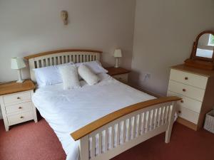 Postel nebo postele na pokoji v ubytování Wolseley Park guest house