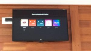 a television screen with a bunch of apps on it at Residencial Chalés Riviera in Matinhos