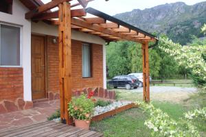 Cảnh núi rừng hoặc tầm nhìn ra núi từ căn hộ