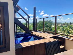 a balcony with a plunge pool on a building at Cobertura Barra de São Miguel in Barra de São Miguel