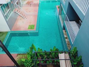 Bazén v ubytování 1st House of Happiness at Khao Yai 1-4 bed open 1 bedroom for each 2 adults nebo v jeho okolí