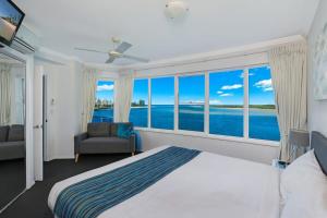 Postel nebo postele na pokoji v ubytování Watermark Resort Caloundra