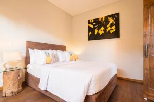 Ein Bett oder Betten in einem Zimmer der Unterkunft Seminyak Villa