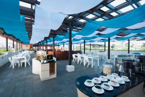 A restaurant or other place to eat at Ramada by Wyndham Bali Sunset Road Kuta