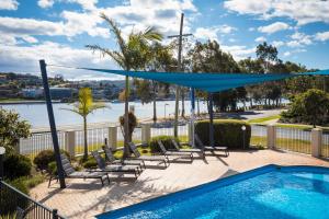 The swimming pool at or close to Sails Luxury Apartments Merimbula