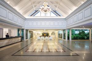 a large lobby with a chandelier in a building at The Imperial Hotel & Convention Centre Phitsanulok in Phitsanulok