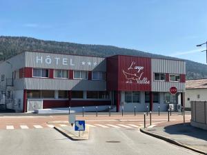 Nespecifikovaný výhled na hory nebo výhled na hory při pohledu z hotelu