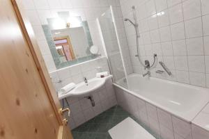 Koupelna v ubytování Hotel Garni Rifflsee