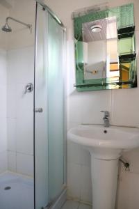 Un baño de FikirandRay Lodge