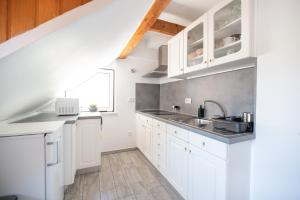 Kuhinja oz. manjša kuhinja v nastanitvi Apartment & room Pristov