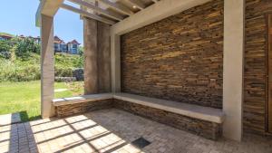 Фотография из галереи 3 Bedroom Villa With Private Pool - OCE331 в Баллито