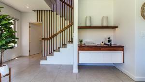 Фотография из галереи 3 Bedroom Villa With Private Pool - OCE331 в Баллито