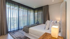 Фотография из галереи 3 Bedroom Villa With Private Pool - OCE331 в Баллито