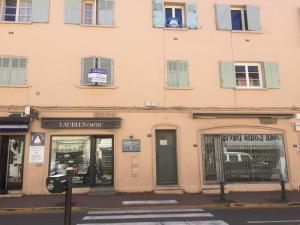 Gallery image of CASA JUNGLE ! Superb duplex apartment, Place des LICES ! in Saint-Tropez