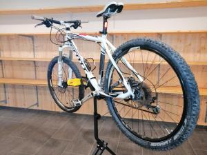 a bike on a stand in a room at Hotel Restaurant Knobelboden in Oberterzen