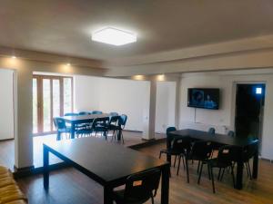 Μια τηλεόραση ή/και κέντρο ψυχαγωγίας στο Pensiunea Colț de Rai