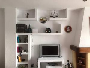Televízia a/alebo spoločenská miestnosť v ubytovaní Apartamento Costa del Sol