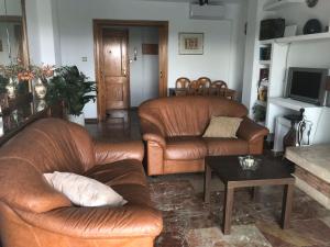 Televízia a/alebo spoločenská miestnosť v ubytovaní Apartamento Costa del Sol
