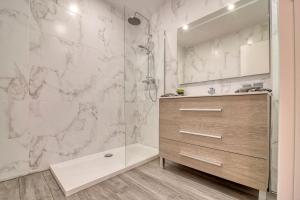 Et badeværelse på Luxury Holiday Apartment Pozo I