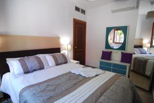 Postel nebo postele na pokoji v ubytování El Rincon de Elena (Garden Apartment)