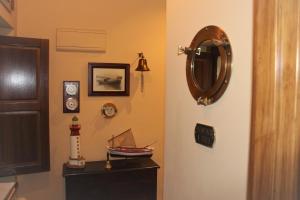a room with a mirror on the wall and a dresser at Cau la mar in Lastres