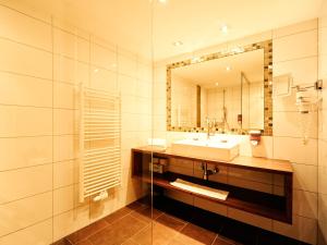 Ein Badezimmer in der Unterkunft Hotel Garni Alpenland