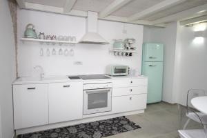 a kitchen with white cabinets and a green refrigerator at B&B da Tiffany in Terlizzi