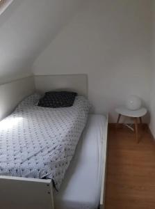 Säng eller sängar i ett rum på Les gîtes aux portes de Saint-Quay-Portrieux