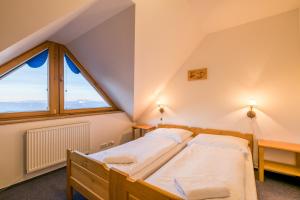 Postel nebo postele na pokoji v ubytování Horský Hotel Kohútka
