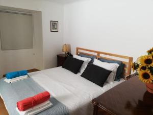 Postel nebo postele na pokoji v ubytování Casa Ferry Trafaria