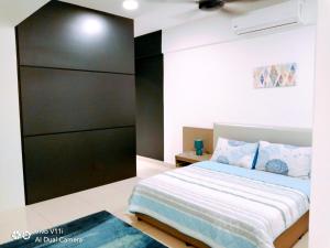 Ένα ή περισσότερα κρεβάτια σε δωμάτιο στο EvoskyhomeBangi Duplex Suite Bangi Sentral +29 φωτογραφίες