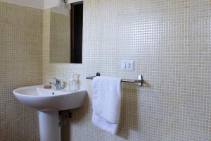 Koupelna v ubytování Albergo Diffuso di Campolattaro + 37 fotografií