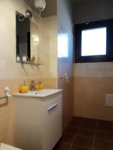 A bathroom at Rupe delle sorbe