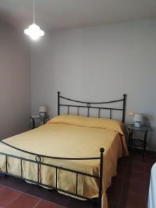 A bed or beds in a room at Rupe delle sorbe