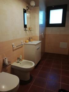 A bathroom at Rupe delle sorbe