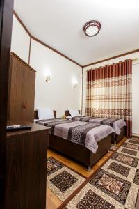 Ένα ή περισσότερα κρεβάτια σε δωμάτιο στο Xurshidabonu Guest House
