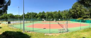 Tenis a/nebo squash v ubytování Gîte le Val Zen Valaurie - Drôme Provençale nebo okolí