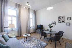 a living room with a couch and a table at EL GUSTO HOMES Park in Sopron