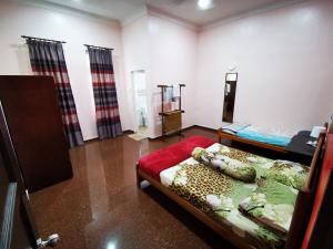a room with a bed in a room at Amera Homestay in Cukai