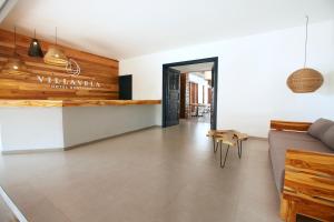 a living room with a couch and a table at Villavela Hotel Boutique in Sonsonate