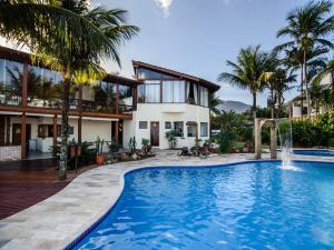 A piscina localizada em Coconut's Maresias Hotel ou nos arredores